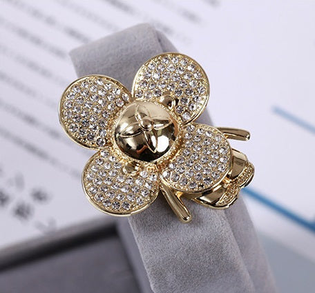 Meliora Golden Flower Brooch - Luxury golden flower Brooch pin