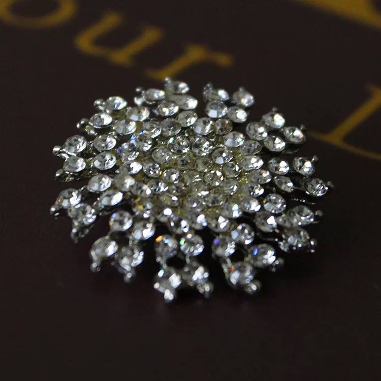 Crystal floral Brooch that can be paired with your Christmas dinner outfits. 